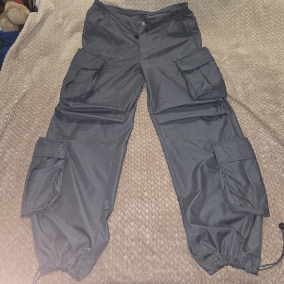 Y2K pair of gray women's cargo parachulte Pant. With Flap Pockets. Size XS - Picture 10 of 10
